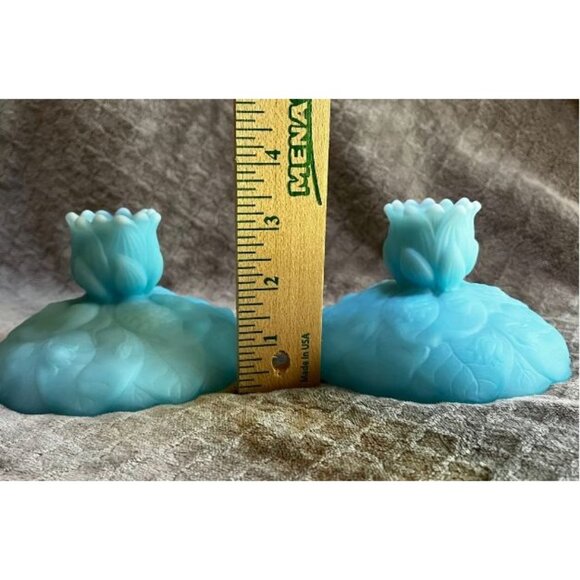 2 Vintage Fenton blue satin glass candleholders with lily of the valley pattern - Picture 5 of 6